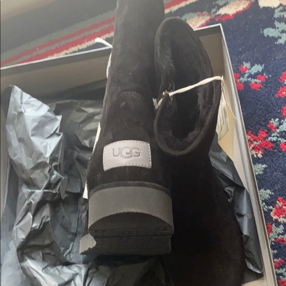 UGG W Abree Short Boots - Picture 4 of 8